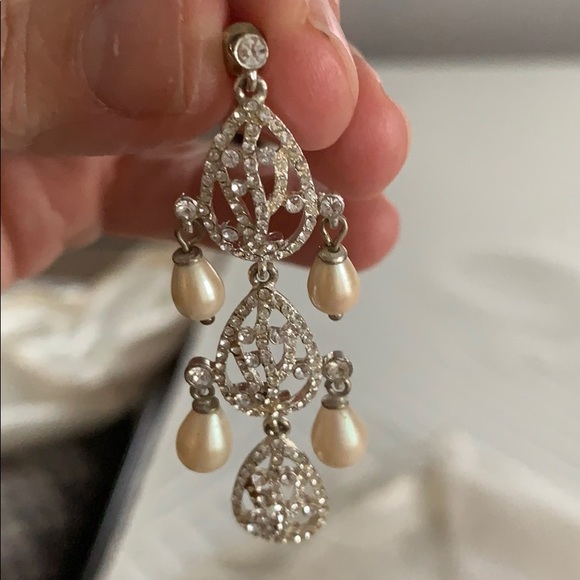 Crystal and pearl dangle earrings - Picture 2 of 3